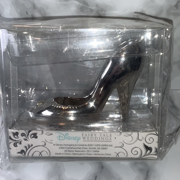 SET OF 5 Happily Ever After Shoe Bottle Opener Disney Fairy Tale Weddings - Picture 7 of 11